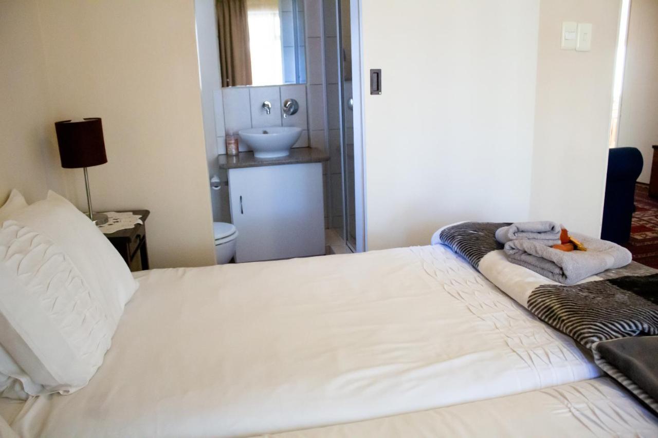 De Oude Yotclub Bed & Breakfast เอาท์สโฮร์น ภายนอก รูปภาพ